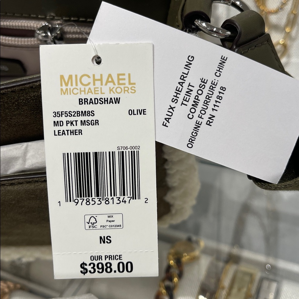 MICHAEL KORS Bradshaw Medium Suede and Faux Shearling Messenger Bag
Olive
NWT
L - Picture 11 of 16